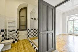 
                                                                                        Vente
                                                                                         NICE CIMIEZ - Superbe appartement atypique dans Palais bourgeois