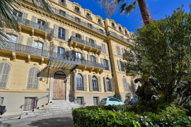 
                                                                                        Vente
                                                                                         NICE CIMIEZ - Superbe appartement atypique dans Palais bourgeois