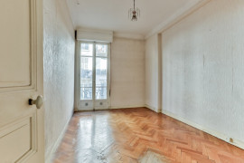 
                                                                                        Vente
                                                                                         Nice Libération - Beau 2 pièces à rénover de 47 m2 avec extérieur au cœur de la ville de Nice