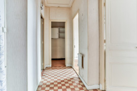 
                                                                                        Vente
                                                                                         Nice Libération - Beau 2 pièces à rénover de 47 m2 avec extérieur au cœur de la ville de Nice