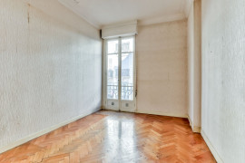 
                                                                                        Vente
                                                                                         Nice Libération - Beau 2 pièces à rénover de 47 m2 avec extérieur au cœur de la ville de Nice