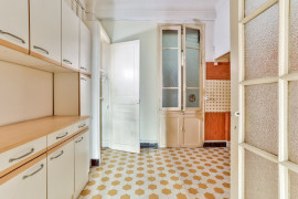 
                                                                                        Vente
                                                                                         Nice Libération - Beau 2 pièces à rénover de 47 m2 avec extérieur au cœur de la ville de Nice