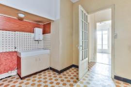 
                                                                                        Vente
                                                                                         Nice Libération - Beau 2 pièces à rénover de 47 m2 avec extérieur au cœur de la ville de Nice