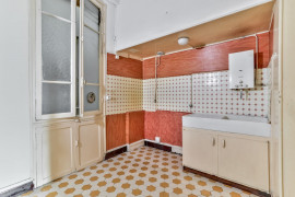 
                                                                                        Vente
                                                                                         Nice Libération - Beau 2 pièces à rénover de 47 m2 avec extérieur au cœur de la ville de Nice