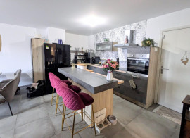 
                                                                                        Vente
                                                                                         Nice Ouest Saint Antoine 2 Pièces en rez de jardin avec aperçu mer au calme