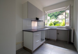 
                                                                                        Vente
                                                                                         Nice St Sylvestre - Un appartement rénové avec garage, au calme, bien situé dans un secteur vivant et familial