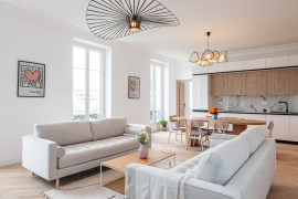 
                                                                                        Vente
                                                                                         NICE Victor Hugo - Magnifique appartement de 5 pièces entièrement rénové dans une résidence bourgeoise avec Parc