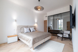 
                                                                                        Vente
                                                                                         NICE Victor Hugo - Magnifique appartement de 5 pièces entièrement rénové dans une résidence bourgeoise avec Parc