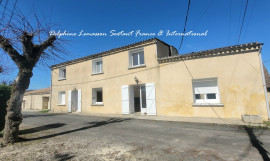 
                                                                                        Vente
                                                                                         Opportunité à Monbazillac, 3 logements, à 10mns de Bergerac 