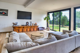 
                                                                                        Vente
                                                                                         PERIGORD VILLA CONTEMPORAINE 335 M² 3,5 HA