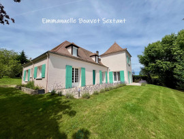 
                                                                                        Vente
                                                                                         Périgourdine, vie de plain-pied, 4 chambres, double-garage, superbe terrain, jolie vue dégagée, pas de vis à vis, secteur calme