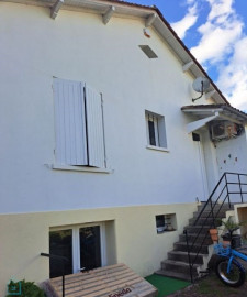 
                                                                                        Vente
                                                                                          PLEIN CENTRE DE BERGERAC  COQUETTE MAISON 2 CH TERRAIN 