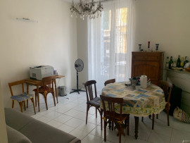 
                                                                                        Vente
                                                                                         Plein Centre Menton  Petite Copropriété T3  58m²