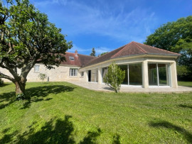 
                                                                                        Vente
                                                                                         PROPRIETE AVEC PISCINE SUR 6648M² DE TERRAIN