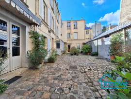 
                                                                                        Vente
                                                                                         Quartier Saint-Louis : Bel appartement ancien avec 3 chambres