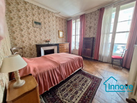 
                                                                                        Vente
                                                                                         Quartier Saint-Louis : Bel appartement ancien avec 3 chambres