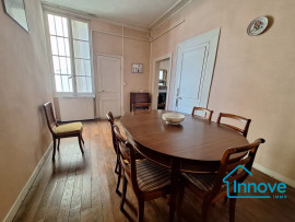 
                                                                                        Vente
                                                                                         Quartier Saint-Louis : Bel appartement ancien avec 3 chambres