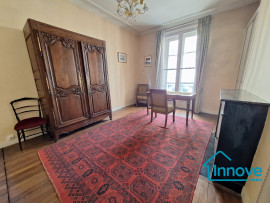 
                                                                                        Vente
                                                                                         Quartier Saint-Louis : Bel appartement ancien avec 3 chambres