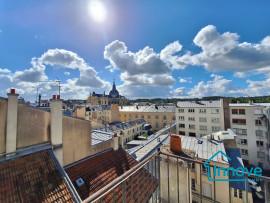 
                                                                                        Vente
                                                                                         Quartier Saint-Louis : Bel appartement ancien avec 3 chambres