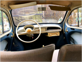 
                                                                                        Voiture
                                                                                         RENAULT 4CV 1956