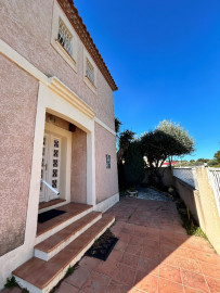 
                                                                                        Vente
                                                                                         Spacieuse villa sise sur un terrain de 493m² - Bouzigues