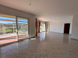 
                                                                                        Vente
                                                                                         Spacieuse villa sise sur un terrain de 493m² - Bouzigues