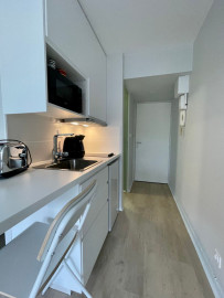 
                                                                                        Location
                                                                                         Studio 18 m2 meublé et rénové avec terrasse et parking - Saint Augustin