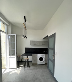 
                                                                                        Location
                                                                                         Studio de 22 m2 Quartier Saint Genes