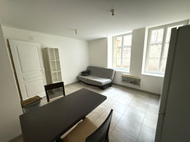 
                                                                                        Location
                                                                                         Studio de 25m², idéalement situé au centre-ville