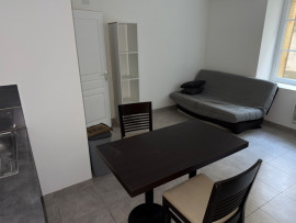 
                                                                                        Location
                                                                                         Studio de 25m², idéalement situé au centre-ville