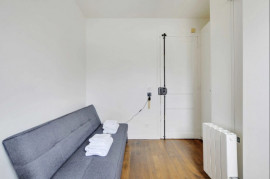 
                                                                                        Location
                                                                                         Studio lumineux et meuble libre de suite!