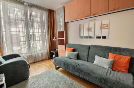 
                                                                                        Location
                                                                                         Studio meublé 26m2 Champs Elysées- Etoile