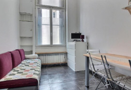 
                                                                                        Location
                                                                                         Studio meublé, bail mobilité, libre juin, BASTILLE