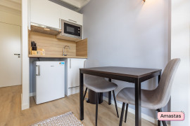 
                                                                                        Location
                                                                                         Studio meublé en duplex avec balcon + pkg