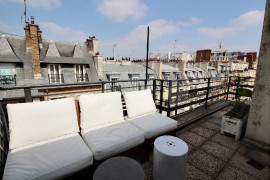 
                                                                                        Location
                                                                                         Studio meublé et équipé, avec une grande terrasse