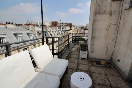 
                                                                                        Location
                                                                                         Studio meublé et équipé, avec une grande terrasse