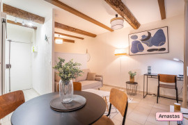 
                                                                                        Location
                                                                                         Studio meublé et rénové 27 m2 en plein cœur du célèbre quartier du Panier