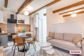 
                                                                                        Location
                                                                                         Studio meublé et rénové 27 m2 en plein cœur du célèbre quartier du Panier