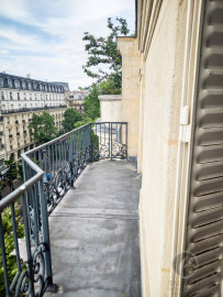 
                                                                                        Vente
                                                                                         Superbe Appartement de Charme à Montmartre