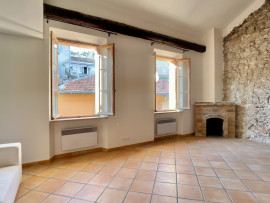 
                                                                                        Vente
                                                                                         Superbe appartement esprit loft de 100 m² au coeur de la vieille ville de Villefranche