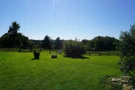 
                                                                                        Vente
                                                                                         Superbe corps de ferme en pierre niché au coeur du paisible et pittoresque parc naturel du Périgord vert. 