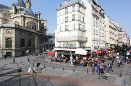 
                                                                                        Location
                                                                                         Superbe studio dans le coeur du 1er- meublé