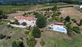 
                                                                                        Vente
                                                                                         Sur les coteaux de Bergerac : Belle longère avec gite, vue dégagée et piscine 