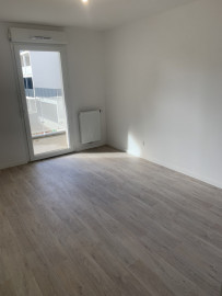 
                                                                                        Location
                                                                                         T2 neuf avec parking Lormont