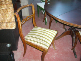 
                                                                                        Meuble
                                                                                         Table ronde et 4 chaises