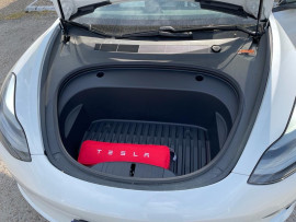 
                                                                                        Voiture
                                                                                         TESLA MODEL 3 Performance