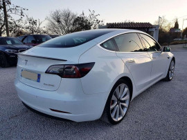 
                                                                                        Voiture
                                                                                         Tesla Model 3 · Sedan