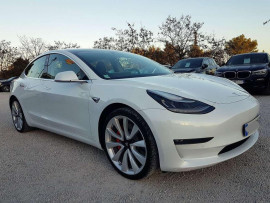 
                                                                                        Voiture
                                                                                         Tesla Model 3 · Sedan