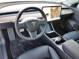 
                                                                                        Voiture
                                                                                         Tesla Model 3 · Sedan