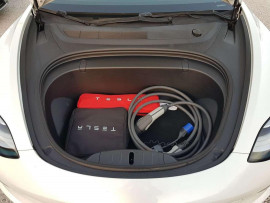 
                                                                                        Voiture
                                                                                         Tesla Model 3 · Sedan